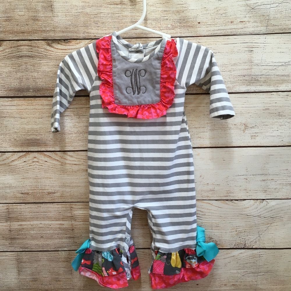 RICRAC & RUFFLES RUFFLE MONOGRAMMED ROMPER‎